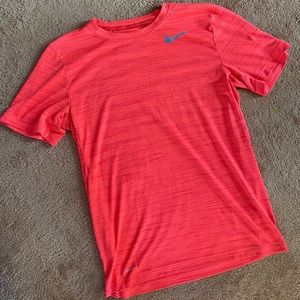 NIKE mens dri fit tee